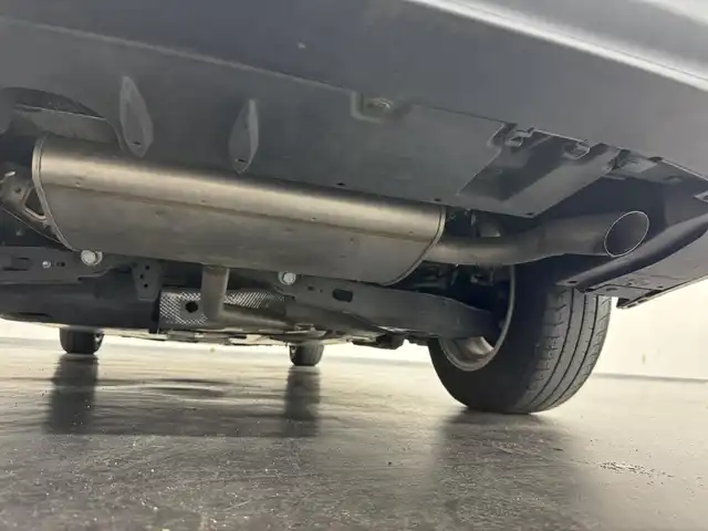 トヨタ プリウス A 三重県 2016(平28)年 10.3万km ホワイトパールクリスタルシャイン ハイブリッド/FF/インパネCVT/純正 9インチナビ DSZT-YC4T/（AM/FM/CD/DVD/SD/SDREC/Bluetooth/TV）/バックガイドモニター/ドライブレコーダー 前方/ビルトイン ETC/Toyota Safety Sense/・プリクラッシュセーフティ/・レーンディパーチャーアラート（ハンドル支援あり）/・レーダークルコン/・オートハイビーム/・インテリジェントクリアランスソナー［巻き込み警報機能付］/・シンプルインテリジェントパーキングアシスト/・【OP】ITS Connect/など/装備/・内装色『クールグレー』/・カラーヘッドアップディスプレイ/・オートライト/・LED ヘッドランプ＆フロントフォグランプ/・【OP】ナビレディセット（バックカメラ、ステアリングスイッチ）/・オートエアコン/・純正15inAW（加飾ホイールカバー付）/・プッシュスタート/・スマートキーx2/・ウインカー付電動格納ドアミラー/・保/など