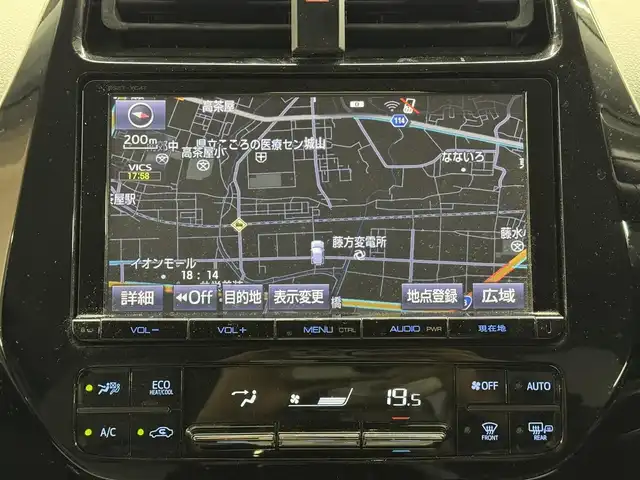 トヨタ プリウス A 三重県 2016(平28)年 10.3万km ホワイトパールクリスタルシャイン ハイブリッド/FF/インパネCVT/純正 9インチナビ DSZT-YC4T/（AM/FM/CD/DVD/SD/SDREC/Bluetooth/TV）/バックガイドモニター/ドライブレコーダー 前方/ビルトイン ETC/Toyota Safety Sense/・プリクラッシュセーフティ/・レーンディパーチャーアラート（ハンドル支援あり）/・レーダークルコン/・オートハイビーム/・インテリジェントクリアランスソナー［巻き込み警報機能付］/・シンプルインテリジェントパーキングアシスト/・【OP】ITS Connect/など/装備/・内装色『クールグレー』/・カラーヘッドアップディスプレイ/・オートライト/・LED ヘッドランプ＆フロントフォグランプ/・【OP】ナビレディセット（バックカメラ、ステアリングスイッチ）/・オートエアコン/・純正15inAW（加飾ホイールカバー付）/・プッシュスタート/・スマートキーx2/・ウインカー付電動格納ドアミラー/・保/など