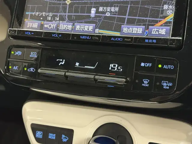 トヨタ プリウス A 三重県 2016(平28)年 10.3万km ホワイトパールクリスタルシャイン ハイブリッド/FF/インパネCVT/純正 9インチナビ DSZT-YC4T/（AM/FM/CD/DVD/SD/SDREC/Bluetooth/TV）/バックガイドモニター/ドライブレコーダー 前方/ビルトイン ETC/Toyota Safety Sense/・プリクラッシュセーフティ/・レーンディパーチャーアラート（ハンドル支援あり）/・レーダークルコン/・オートハイビーム/・インテリジェントクリアランスソナー［巻き込み警報機能付］/・シンプルインテリジェントパーキングアシスト/・【OP】ITS Connect/など/装備/・内装色『クールグレー』/・カラーヘッドアップディスプレイ/・オートライト/・LED ヘッドランプ＆フロントフォグランプ/・【OP】ナビレディセット（バックカメラ、ステアリングスイッチ）/・オートエアコン/・純正15inAW（加飾ホイールカバー付）/・プッシュスタート/・スマートキーx2/・ウインカー付電動格納ドアミラー/・保/など