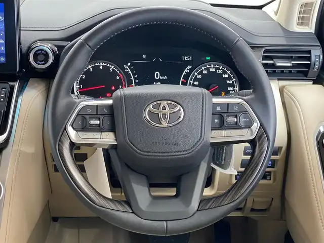 トヨタ ランドクルーザー ZX 岐阜県 2023(令5)年 0.4万km ブラック ワンオーナー/純正12.3インチナビ/(コネクティッドナビ対応)Plus/フルセグTV/Bluetooth/CD/DVD/JBL(14スピーカー/12chオーディオアンプ)/リヤシートエンターテインメントシステム/モデリスタフルエアロ/ムーンルーフ/パノラミックビューモニター/本革ベージュシート/電動デフロック(リヤ)/クールボックス/ルーフレール/IR(赤外線)カットフィルム/プロジェクションカーテシイルミ/メッキドアミラーカバー/ウッド調ステアリング/360°ドライブレコーダー(DC5001DT)/ブラインドスポットモニター/ヘッドアップディスプレイ/トヨタセーフティセンス/・プリクラッシュセーフティ/・レーダークルーズコントロール/・レーントレーシングアシスト/・レーンディパーチャーアラート/・アダプティブハイビームシステム/・オートマチックハイビーム/・ドライバー異常時対応システム/指紋認証スタートスイッチ/フロント・セカンドシートヒーター/シートベンチレーション/ハンズフリーパワーバックドア/100V電源/ビルトインETC2.0/純正20インチAW/純正フロアマット(エクセレントタイプ)