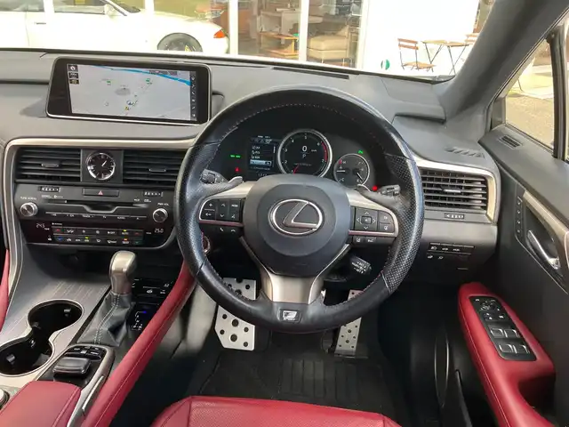 レクサス ＲＸ 200t Fスポーツ 山口県 2017(平29)年 6.9万km ホワイトノーヴァガラスフレーク 純正SDナビ・フルセグTV/サイド・バックカメラ/パノラマガラスサンルーフ/赤レザーシート/・パワーシート/・シートベンチレーション/・シートヒーター/ステアリングヒーター/レーダークルーズコントロール/プリクラッシュセーフティ/レーンキープアシスト/ブラインドスポットモニター/ヘッドアップディスプレイ/インテリジェントクリアランスソナー/パワーバックドア/LEDオートライト/LEDフォグ/スマートキー、カードキー/ETC2.0