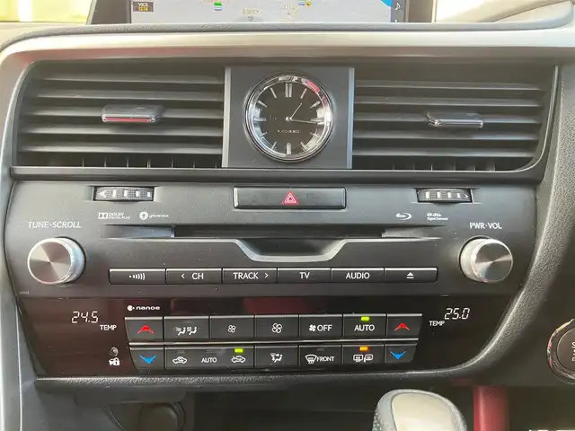 レクサス ＲＸ 200t Fスポーツ 山口県 2017(平29)年 6.9万km ホワイトノーヴァガラスフレーク 純正SDナビ・フルセグTV/サイド・バックカメラ/パノラマガラスサンルーフ/赤レザーシート/・パワーシート/・シートベンチレーション/・シートヒーター/ステアリングヒーター/レーダークルーズコントロール/プリクラッシュセーフティ/レーンキープアシスト/ブラインドスポットモニター/ヘッドアップディスプレイ/インテリジェントクリアランスソナー/パワーバックドア/LEDオートライト/LEDフォグ/スマートキー、カードキー/ETC2.0