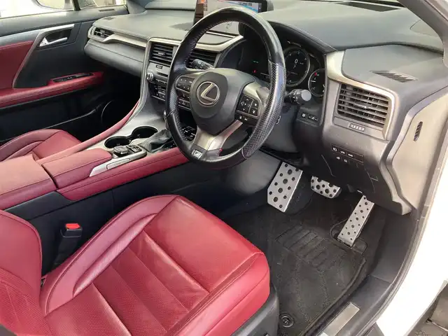 レクサス ＲＸ 200t Fスポーツ 山口県 2017(平29)年 6.9万km ホワイトノーヴァガラスフレーク 純正SDナビ・フルセグTV/サイド・バックカメラ/パノラマガラスサンルーフ/赤レザーシート/・パワーシート/・シートベンチレーション/・シートヒーター/ステアリングヒーター/レーダークルーズコントロール/プリクラッシュセーフティ/レーンキープアシスト/ブラインドスポットモニター/ヘッドアップディスプレイ/インテリジェントクリアランスソナー/パワーバックドア/LEDオートライト/LEDフォグ/スマートキー、カードキー/ETC2.0