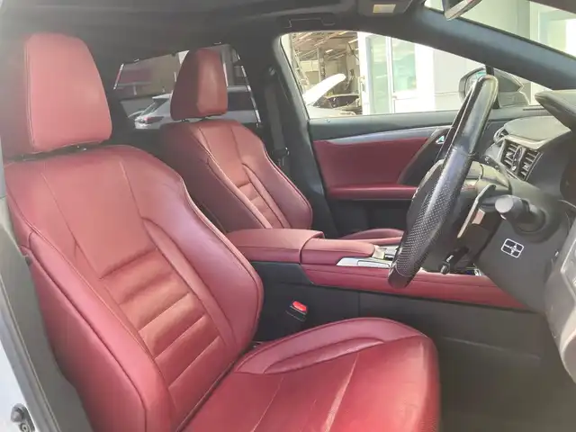 レクサス ＲＸ 200t Fスポーツ 山口県 2017(平29)年 6.9万km ホワイトノーヴァガラスフレーク 純正SDナビ・フルセグTV/サイド・バックカメラ/パノラマガラスサンルーフ/赤レザーシート/・パワーシート/・シートベンチレーション/・シートヒーター/ステアリングヒーター/レーダークルーズコントロール/プリクラッシュセーフティ/レーンキープアシスト/ブラインドスポットモニター/ヘッドアップディスプレイ/インテリジェントクリアランスソナー/パワーバックドア/LEDオートライト/LEDフォグ/スマートキー、カードキー/ETC2.0