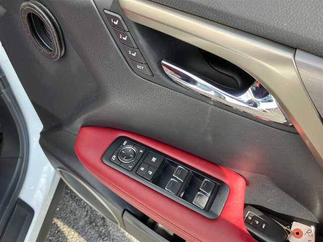 レクサス ＲＸ 200t Fスポーツ 山口県 2017(平29)年 6.9万km ホワイトノーヴァガラスフレーク 純正SDナビ・フルセグTV/サイド・バックカメラ/パノラマガラスサンルーフ/赤レザーシート/・パワーシート/・シートベンチレーション/・シートヒーター/ステアリングヒーター/レーダークルーズコントロール/プリクラッシュセーフティ/レーンキープアシスト/ブラインドスポットモニター/ヘッドアップディスプレイ/インテリジェントクリアランスソナー/パワーバックドア/LEDオートライト/LEDフォグ/スマートキー、カードキー/ETC2.0