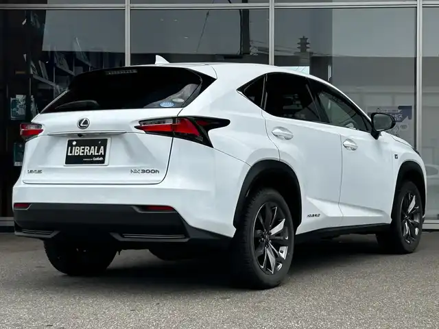 レクサス ＮＸ 300h Fスポーツ 富山県 2015(平27)年 7.9万km ホワイトノーヴァガラスフレーク 純正ナビ（TV/CD/DVD/BT/AMFM/USB/AUX)/パワーバックバックドア/前席パワーシート/ハンドルヒーター/クルーズコントロール（追従あり）/ETC/プッシュスタート/スマートキー（スペア1本）/純正18インチホイール/前席シートヒーター/サンルーフ/純正フロアマット/衝突軽減ブレーキ/横滑り防止