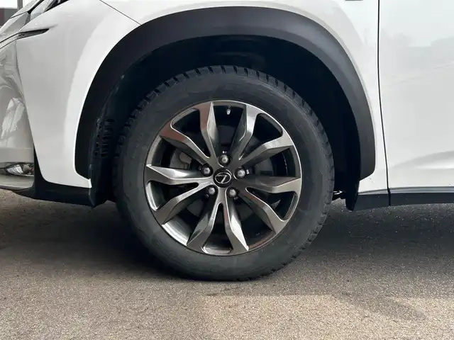 レクサス ＮＸ 300h Fスポーツ 富山県 2015(平27)年 7.9万km ホワイトノーヴァガラスフレーク 純正ナビ（TV/CD/DVD/BT/AMFM/USB/AUX)/パワーバックバックドア/前席パワーシート/ハンドルヒーター/クルーズコントロール（追従あり）/ETC/プッシュスタート/スマートキー（スペア1本）/純正18インチホイール/前席シートヒーター/サンルーフ/純正フロアマット/衝突軽減ブレーキ/横滑り防止