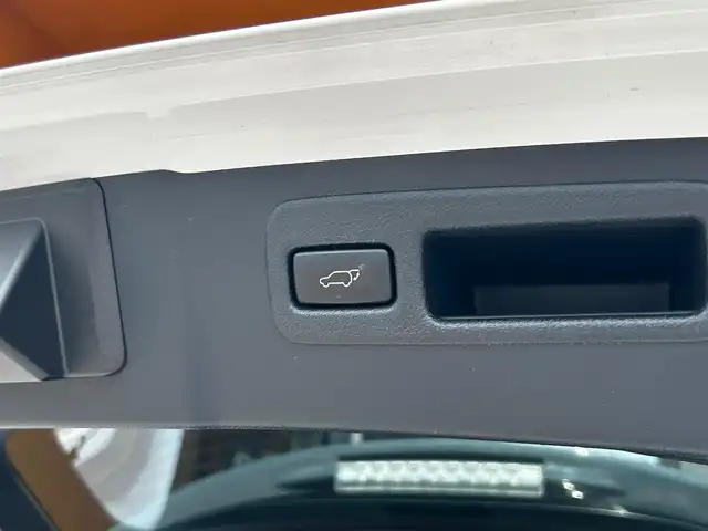 レクサス ＮＸ 300h Fスポーツ 富山県 2015(平27)年 7.9万km ホワイトノーヴァガラスフレーク 純正ナビ（TV/CD/DVD/BT/AMFM/USB/AUX)/パワーバックバックドア/前席パワーシート/ハンドルヒーター/クルーズコントロール（追従あり）/ETC/プッシュスタート/スマートキー（スペア1本）/純正18インチホイール/前席シートヒーター/サンルーフ/純正フロアマット/衝突軽減ブレーキ/横滑り防止