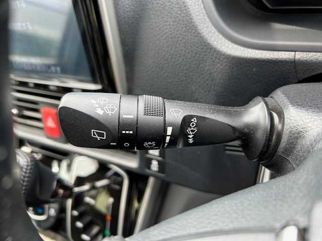 トヨタ ヴォクシー ZS 煌Ⅲ 大阪府 2021(令3)年 3万km ブラック 純正純正９インチナビ　/フルセグ　/バックカメラ　/ハーフレザーシート　/両側パワースライドドア　/ドライブレコーダー　/ＬＥＤヘッドライト　/オートハイビーム　/衝突軽減ブレーキ　/フロアーマット　/サイドバイザー/スマートキー