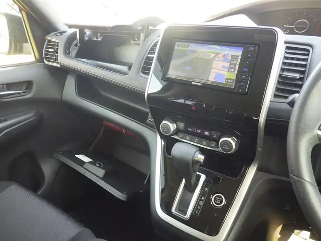 日産 セレナ ハイウェイスターVセレクションⅡ 千葉県 2019(平31)年 4.4万km マルーンレッド 2トーン エマージェンシーブレーキ/クルーズコントロール/アイドリングストップ/両側パワースライドドア/社外メモリーナビ/地デジTV/【DVD/CD再生機能　Bluetooth接続】/バックカメラ/ETC/LEDヘッドライト/フォグライト/ウインカーミラー/純正16インチアルミホイル/インテリジェントキー