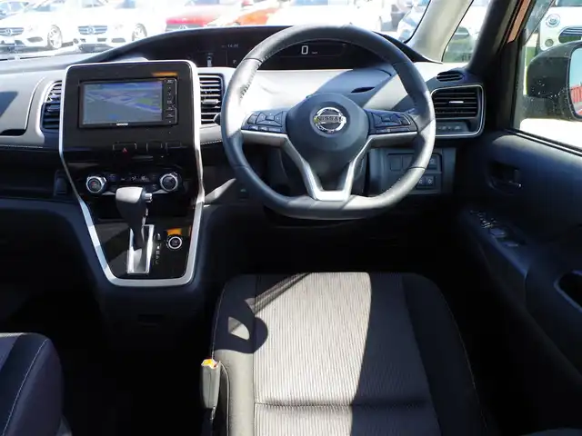 日産 セレナ ハイウェイスターVセレクションⅡ 千葉県 2019(平31)年 4.4万km マルーンレッド 2トーン エマージェンシーブレーキ/クルーズコントロール/アイドリングストップ/両側パワースライドドア/社外メモリーナビ/地デジTV/【DVD/CD再生機能　Bluetooth接続】/バックカメラ/ETC/LEDヘッドライト/フォグライト/ウインカーミラー/純正16インチアルミホイル/インテリジェントキー