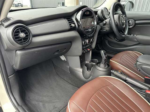ＭＩＮＩ ミニ クーパー D 福島県 2020(令2)年 4.9万km ペッパー・ホワイト ワンオーナー/ペッパーパッケージ/インテリジェントセーフティ/コンフォートアシスト/パーキングアシスト/アンビエントライト/純正HDDナビ(BT/USB)/バックカメラ/純正15AW/ドライブレコーダー(前後)/ETC/アイドリングストップ/ユニオンジャックテール/LEDライト/オートライト/社外シートカバー付き(ブラウン)/取扱説明書/スペアキー