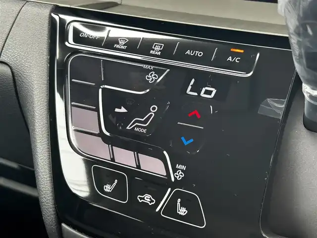 三菱 デリカミニ T プレミアム 福島県 2025(令7)年 0.1千km 緑Ⅱ T　PREMIUM　4WD　9型ディスプレイオーディオ（121/330）　サイドデカール（33/440）/4WD/純正ディスプレイオーディオ/360°カメラ/衝突被害軽減システム/車線逸脱警報/クルーズコントロール/ハーフレザーシート/両側パワースライドドア/横滑り防止装置/ETC/アイドリングストップ/LEDヘッドライト/フォグランプ/オートライト/ウィンカーミラー/電動格納ミラー/純正15インチAW/シートヒーター/シートリフター/ステアリングヒーター/プッシュスタート/スマートキー/フロアマット