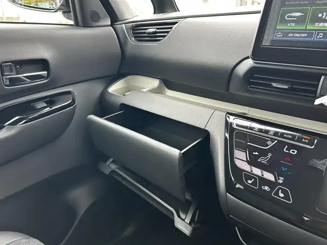 三菱 デリカミニ T プレミアム 福島県 2025(令7)年 0.1千km 緑Ⅱ T　PREMIUM　4WD　9型ディスプレイオーディオ（121/330）　サイドデカール（33/440）/4WD/純正ディスプレイオーディオ/360°カメラ/衝突被害軽減システム/車線逸脱警報/クルーズコントロール/ハーフレザーシート/両側パワースライドドア/横滑り防止装置/ETC/アイドリングストップ/LEDヘッドライト/フォグランプ/オートライト/ウィンカーミラー/電動格納ミラー/純正15インチAW/シートヒーター/シートリフター/ステアリングヒーター/プッシュスタート/スマートキー/フロアマット