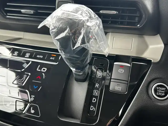 三菱 デリカミニ T プレミアム 福島県 2025(令7)年 0.1千km 緑Ⅱ T　PREMIUM　4WD　9型ディスプレイオーディオ（121/330）　サイドデカール（33/440）/4WD/純正ディスプレイオーディオ/360°カメラ/衝突被害軽減システム/車線逸脱警報/クルーズコントロール/ハーフレザーシート/両側パワースライドドア/横滑り防止装置/ETC/アイドリングストップ/LEDヘッドライト/フォグランプ/オートライト/ウィンカーミラー/電動格納ミラー/純正15インチAW/シートヒーター/シートリフター/ステアリングヒーター/プッシュスタート/スマートキー/フロアマット