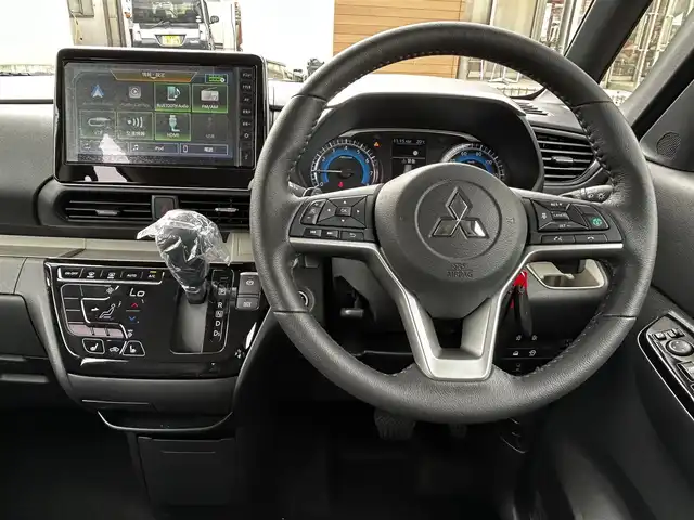 三菱 デリカミニ T プレミアム 福島県 2025(令7)年 0.1千km 緑Ⅱ T　PREMIUM　4WD　9型ディスプレイオーディオ（121/330）　サイドデカール（33/440）/4WD/純正ディスプレイオーディオ/360°カメラ/衝突被害軽減システム/車線逸脱警報/クルーズコントロール/ハーフレザーシート/両側パワースライドドア/横滑り防止装置/ETC/アイドリングストップ/LEDヘッドライト/フォグランプ/オートライト/ウィンカーミラー/電動格納ミラー/純正15インチAW/シートヒーター/シートリフター/ステアリングヒーター/プッシュスタート/スマートキー/フロアマット