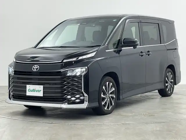 トヨタ ヴォクシー S－Z 群馬県 2023(令5)年 0.5万km グリッターブラックガラスフレーク 純正１０．５型ナビ　バックカメラ　フルセグＴＶ　両側電動スライドドア　衝突被害軽減ブレーキ　レーンアシスト　オートハイビーム　ＬＥＤヘッドライト　ＥＴＣ２．０　前後ドライブレコーダー　スマートキー