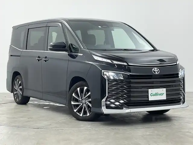 トヨタ ヴォクシー S－Z 群馬県 2023(令5)年 0.5万km グリッターブラックガラスフレーク 純正１０．５型ナビ　バックカメラ　フルセグＴＶ　両側電動スライドドア　衝突被害軽減ブレーキ　レーンアシスト　オートハイビーム　ＬＥＤヘッドライト　ＥＴＣ２．０　前後ドライブレコーダー　スマートキー