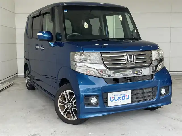 ホンダ Ｎ ＢＯＸ カスタム G 沖縄県 2013(平25)年 6.9万km プレミアムダイナミックブルーパール (株)IDOMが運営する【じしゃロンOO店】の自社ローン専用車両になりますこちらは現金またはオートローンご利用時の価格です。自社ローンご希望の方は別途その旨お申付け下さい/・プッシュスタート　/・ナビ　/・ＴＶ　/・Ｂｌｕｅｔｏｏｔｈ接続　/・バックカメラ　/・ＥＴＣ　/・取扱説明書　/・横滑り防止装置　/・盗難防止装置　/・アイドリングストップ　/・パワースライドドア　/・純正フロアマット　