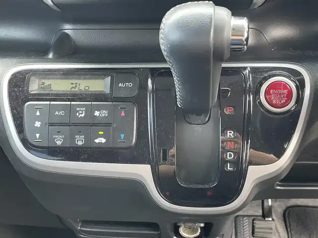 ホンダ Ｎ ＢＯＸ カスタム G 沖縄県 2013(平25)年 6.9万km プレミアムダイナミックブルーパール (株)IDOMが運営する【じしゃロンOO店】の自社ローン専用車両になりますこちらは現金またはオートローンご利用時の価格です。自社ローンご希望の方は別途その旨お申付け下さい/・プッシュスタート　/・ナビ　/・ＴＶ　/・Ｂｌｕｅｔｏｏｔｈ接続　/・バックカメラ　/・ＥＴＣ　/・取扱説明書　/・横滑り防止装置　/・盗難防止装置　/・アイドリングストップ　/・パワースライドドア　/・純正フロアマット　