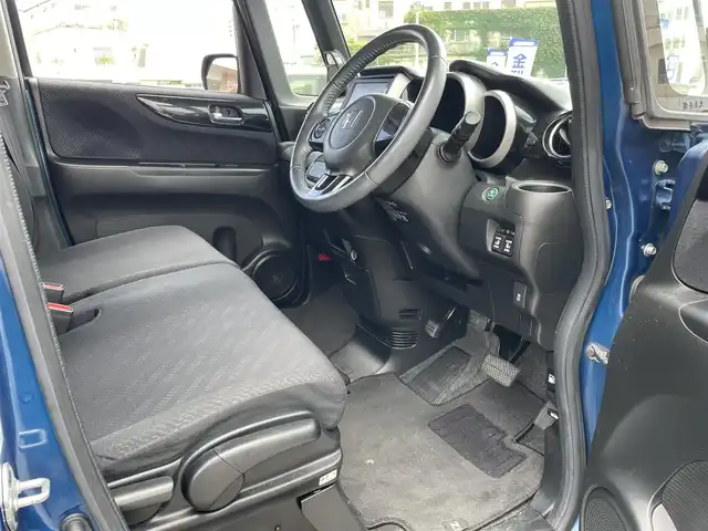 ホンダ Ｎ ＢＯＸ カスタム G 沖縄県 2013(平25)年 6.9万km プレミアムダイナミックブルーパール (株)IDOMが運営する【じしゃロンOO店】の自社ローン専用車両になりますこちらは現金またはオートローンご利用時の価格です。自社ローンご希望の方は別途その旨お申付け下さい/・プッシュスタート　/・ナビ　/・ＴＶ　/・Ｂｌｕｅｔｏｏｔｈ接続　/・バックカメラ　/・ＥＴＣ　/・取扱説明書　/・横滑り防止装置　/・盗難防止装置　/・アイドリングストップ　/・パワースライドドア　/・純正フロアマット　