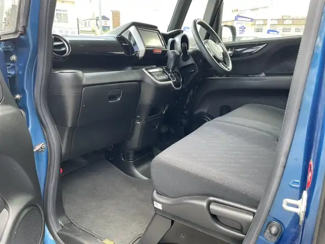 ホンダ Ｎ ＢＯＸ カスタム G 沖縄県 2013(平25)年 6.9万km プレミアムダイナミックブルーパール (株)IDOMが運営する【じしゃロンOO店】の自社ローン専用車両になりますこちらは現金またはオートローンご利用時の価格です。自社ローンご希望の方は別途その旨お申付け下さい/・プッシュスタート　/・ナビ　/・ＴＶ　/・Ｂｌｕｅｔｏｏｔｈ接続　/・バックカメラ　/・ＥＴＣ　/・取扱説明書　/・横滑り防止装置　/・盗難防止装置　/・アイドリングストップ　/・パワースライドドア　/・純正フロアマット　