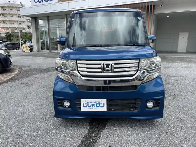 ホンダ Ｎ ＢＯＸ カスタム G 沖縄県 2013(平25)年 6.9万km プレミアムダイナミックブルーパール (株)IDOMが運営する【じしゃロンOO店】の自社ローン専用車両になりますこちらは現金またはオートローンご利用時の価格です。自社ローンご希望の方は別途その旨お申付け下さい/・プッシュスタート　/・ナビ　/・ＴＶ　/・Ｂｌｕｅｔｏｏｔｈ接続　/・バックカメラ　/・ＥＴＣ　/・取扱説明書　/・横滑り防止装置　/・盗難防止装置　/・アイドリングストップ　/・パワースライドドア　/・純正フロアマット　