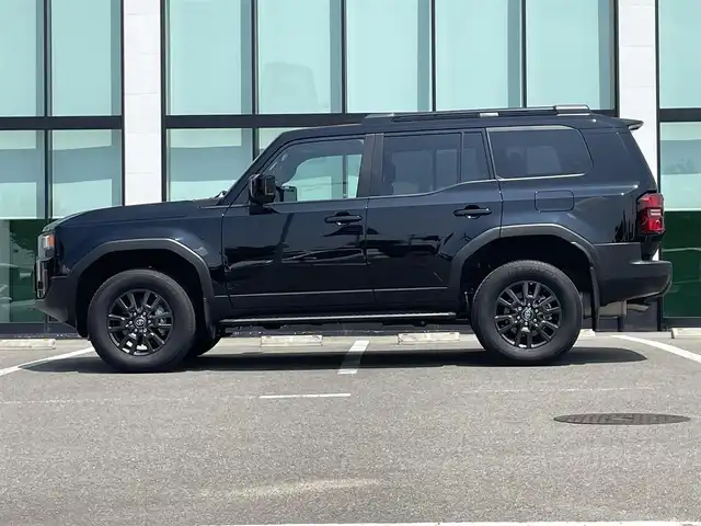トヨタ ランドクルーザー ２５０ VX 和歌山県 2024(令6)年 0.6万km ブラック 純正12.3インチナビ/全方位カメラ/BT/HDMI/衝突被害軽減ブレーキ/レーンキープアシスト/レーダークルーズコントロール/前後コーナーセンサー/オートライト/ブラインドスポットモニター/サンルーフ/ビルトインETC2.0/ドラレコ/デジタルインナーミラー/前席/・シートヒーター/・シートベンチレーション/・パワーシート/電動リアゲート/ルーフレール/純正18インチアルミ
