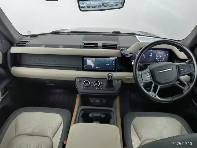 ランドローバー ランドローバー ディフェンダー 110X 愛知県 2021(令3)年 5.2万km 黒 4WD/ディーゼル/ターボ/ファミリーパック/　　・3列シート/　　・空気清浄システム/エアサスペンションパック/　　・電子制御エアサスペンション/ドライバーズアシストパック　/　　・360°サラウンドカメラ/　　・レーンキープアシスト　　/　　・ブラインドスポットモニター/　　・エマージェンシーブレーキ/アダプティブオフロードクルーズコントロール/スライディングパノラミックルーフ/ルーフレール/急速クーラーボックス/置くだけ充電/デジタルインナーミラー/ドライブレコーダー/純正ナビ/　　Bluetooth/AndroidAuto/AppleCarPley/革巻きステアリング/ステアリングリモコン/パワーシート/シートポジションメモリ機能/シートヒーター/ベンチレーション/サイドステップ/純正LEDヘッドライト/フォグランプ/純正20インチアルミホイール/取扱説明書/保証書