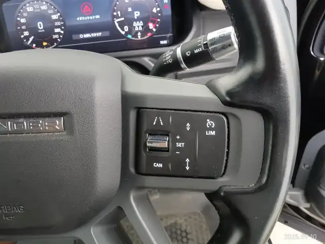ランドローバー ランドローバー ディフェンダー 110X 愛知県 2021(令3)年 5.2万km 黒 4WD/ディーゼル/ターボ/ファミリーパック/　　・3列シート/　　・空気清浄システム/エアサスペンションパック/　　・電子制御エアサスペンション/ドライバーズアシストパック　/　　・360°サラウンドカメラ/　　・レーンキープアシスト　　/　　・ブラインドスポットモニター/　　・エマージェンシーブレーキ/アダプティブオフロードクルーズコントロール/スライディングパノラミックルーフ/ルーフレール/急速クーラーボックス/置くだけ充電/デジタルインナーミラー/ドライブレコーダー/純正ナビ/　　Bluetooth/AndroidAuto/AppleCarPley/革巻きステアリング/ステアリングリモコン/パワーシート/シートポジションメモリ機能/シートヒーター/ベンチレーション/サイドステップ/純正LEDヘッドライト/フォグランプ/純正20インチアルミホイール/取扱説明書/保証書