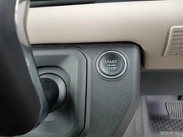 ランドローバー ランドローバー ディフェンダー 110X 愛知県 2021(令3)年 5.2万km 黒 4WD/ディーゼル/ターボ/ファミリーパック/　　・3列シート/　　・空気清浄システム/エアサスペンションパック/　　・電子制御エアサスペンション/ドライバーズアシストパック　/　　・360°サラウンドカメラ/　　・レーンキープアシスト　　/　　・ブラインドスポットモニター/　　・エマージェンシーブレーキ/アダプティブオフロードクルーズコントロール/スライディングパノラミックルーフ/ルーフレール/急速クーラーボックス/置くだけ充電/デジタルインナーミラー/ドライブレコーダー/純正ナビ/　　Bluetooth/AndroidAuto/AppleCarPley/革巻きステアリング/ステアリングリモコン/パワーシート/シートポジションメモリ機能/シートヒーター/ベンチレーション/サイドステップ/純正LEDヘッドライト/フォグランプ/純正20インチアルミホイール/取扱説明書/保証書