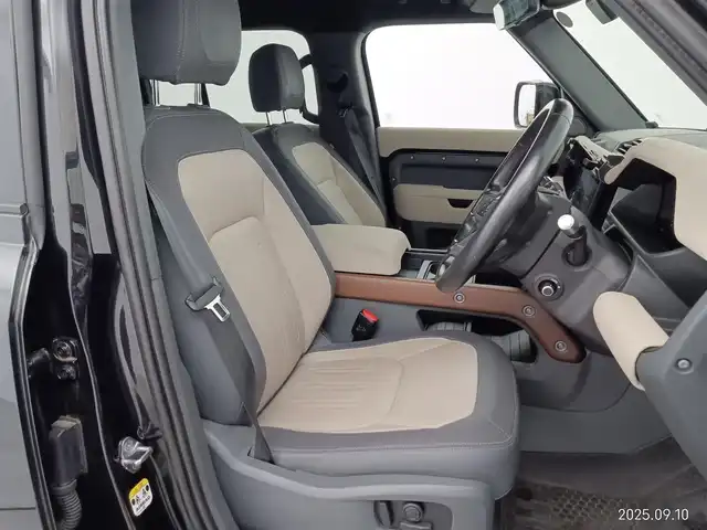 ランドローバー ランドローバー ディフェンダー 110X 愛知県 2021(令3)年 5.2万km 黒 4WD/ディーゼル/ターボ/ファミリーパック/　　・3列シート/　　・空気清浄システム/エアサスペンションパック/　　・電子制御エアサスペンション/ドライバーズアシストパック　/　　・360°サラウンドカメラ/　　・レーンキープアシスト　　/　　・ブラインドスポットモニター/　　・エマージェンシーブレーキ/アダプティブオフロードクルーズコントロール/スライディングパノラミックルーフ/ルーフレール/急速クーラーボックス/置くだけ充電/デジタルインナーミラー/ドライブレコーダー/純正ナビ/　　Bluetooth/AndroidAuto/AppleCarPley/革巻きステアリング/ステアリングリモコン/パワーシート/シートポジションメモリ機能/シートヒーター/ベンチレーション/サイドステップ/純正LEDヘッドライト/フォグランプ/純正20インチアルミホイール/取扱説明書/保証書
