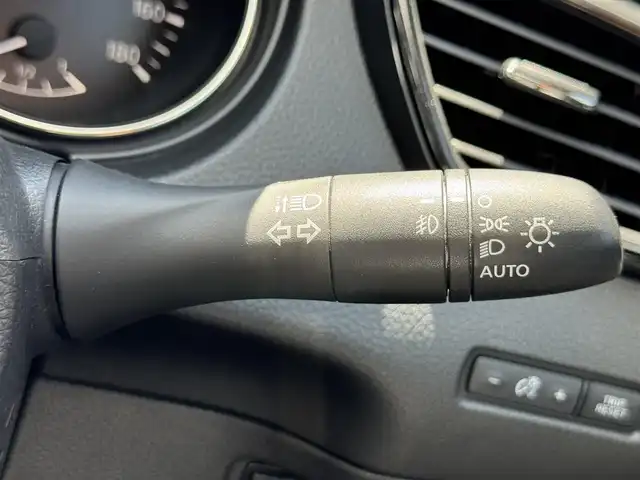 日産 エクストレイル ハイブリッド 20X 滋賀県 2019(令1)年 7.6万km ブリリアントホワイトパール 純正9インチナビ/CD/DVD/Bluetooth/AUX/FM/AM/フルセグテレビ/バックカメラ/サンルーフ/ETC/インテリジェントエマージェンシーブレーキ/・踏み間違い衝突防止アシスト/・LDW(車線逸脱警報)/・進入禁止標識認知システム/・フロント/バックソナー/LEDヘッドライト/オートライト/プッシュスタート /スマートキー