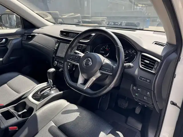 日産 エクストレイル ハイブリッド 20X 滋賀県 2019(令1)年 7.6万km ブリリアントホワイトパール 純正9インチナビ/CD/DVD/Bluetooth/AUX/FM/AM/フルセグテレビ/バックカメラ/サンルーフ/ETC/インテリジェントエマージェンシーブレーキ/・踏み間違い衝突防止アシスト/・LDW(車線逸脱警報)/・進入禁止標識認知システム/・フロント/バックソナー/LEDヘッドライト/オートライト/プッシュスタート /スマートキー