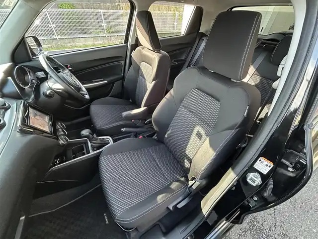 スズキ スイフト HYBRID RS 愛知県 2017(平29)年 6.5万km スーパーブラックパール 社外メモリナビ/フルセグテレビ/バックカメラ/アイドリングストップ/ウィンカーミラー/クルーズコントロール/ドアバイザー/プッシュスタート/ETC/レザーステアリング/パドルシフト/レーンキープ/衝突軽減ブレーキ