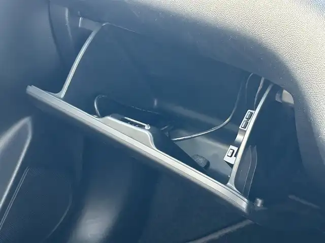 スズキ スイフト HYBRID RS 愛知県 2017(平29)年 6.5万km スーパーブラックパール 社外メモリナビ/フルセグテレビ/バックカメラ/アイドリングストップ/ウィンカーミラー/クルーズコントロール/ドアバイザー/プッシュスタート/ETC/レザーステアリング/パドルシフト/レーンキープ/衝突軽減ブレーキ