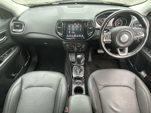 クライスラー・ジープ ジープ コンパス リミテッド 愛知県 2021(令3)年 3.1万km 黒 メーカーオプションナビ【Bluetooth USB AUX フルセグ】/４WD/アルパインサウンドシステム/バックカメラ/ETC2.0/パーキングアシスト/アダプティブクルーズコントロール/衝突被害軽減ブレーキ/レーンキープアシスト/ブラインドスポットモニター/スピードリミッター/クリアランスソナー/LEDヘッドライト/オートライト/フォグランプ/リアフォグランプ/ヘッドライトレベライザー/ステアリングリモコン/パワーシート/前席シートヒーター/AC100V/ルーフレール/純正フロアマット/純正アルミホイール