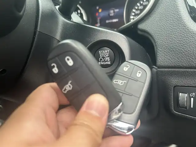 クライスラー・ジープ ジープ コンパス リミテッド 愛知県 2021(令3)年 3.1万km 黒 メーカーオプションナビ【Bluetooth USB AUX フルセグ】/４WD/アルパインサウンドシステム/バックカメラ/ETC2.0/パーキングアシスト/アダプティブクルーズコントロール/衝突被害軽減ブレーキ/レーンキープアシスト/ブラインドスポットモニター/スピードリミッター/クリアランスソナー/LEDヘッドライト/オートライト/フォグランプ/リアフォグランプ/ヘッドライトレベライザー/ステアリングリモコン/パワーシート/前席シートヒーター/AC100V/ルーフレール/純正フロアマット/純正アルミホイール
