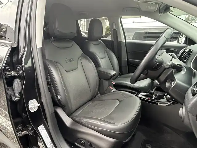 クライスラー・ジープ ジープ コンパス リミテッド 愛知県 2021(令3)年 3.1万km 黒 メーカーオプションナビ【Bluetooth USB AUX フルセグ】/４WD/アルパインサウンドシステム/バックカメラ/ETC2.0/パーキングアシスト/アダプティブクルーズコントロール/衝突被害軽減ブレーキ/レーンキープアシスト/ブラインドスポットモニター/スピードリミッター/クリアランスソナー/LEDヘッドライト/オートライト/フォグランプ/リアフォグランプ/ヘッドライトレベライザー/ステアリングリモコン/パワーシート/前席シートヒーター/AC100V/ルーフレール/純正フロアマット/純正アルミホイール