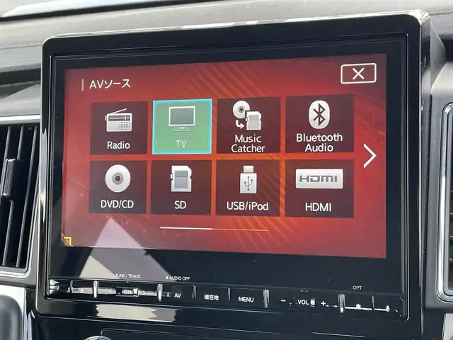 三菱 デリカＤ：５ P 東京都 2022(令4)年 3.1万km ホワイトダイヤモンド 純正10.1型ナビ/KUHL　D5R-RSフロントディフューザー/KUHL　D5R-RSレーシングボンネット/KUHL　D5R-RSリアディレイラー/JAOS　フェンダーガーニッシュType-X/全周囲カメラ/フルセグTV/ETC/前方ドライブレコーダー/電装ステップ/e-Assist/・衝突軽減ブレーキ/・車線逸脱警報システム/・後側方車両検知警報システム/・誤発進抑制機能/・レーダークルーズコントロール/・オートマチックハイビーム/前席シートヒーター/運転席のみパワーシート/ステアリングヒーター/両側パワースライドドア/パワーバックドア/パドルシフト/アイドリングストップ/シートカバー