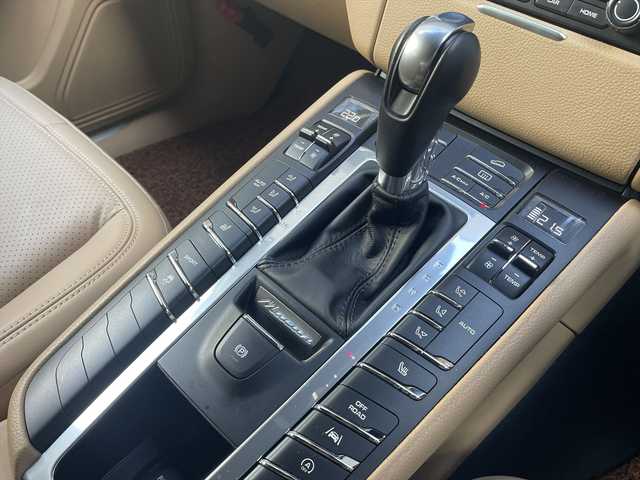 ポルシェ マカン S 和歌山県 2019(平31)年 4.8万km 白 ベージュ革 /LDW /ナビ /Bカメラ /ワンオーナー /オートテールゲート /パワーシート /シートヒーター /サイドカメラ /アイドリングストップ /純18incAW /パドルシフト /CD /DVD /Bluetoothオーディオ /HIDライト /ETC