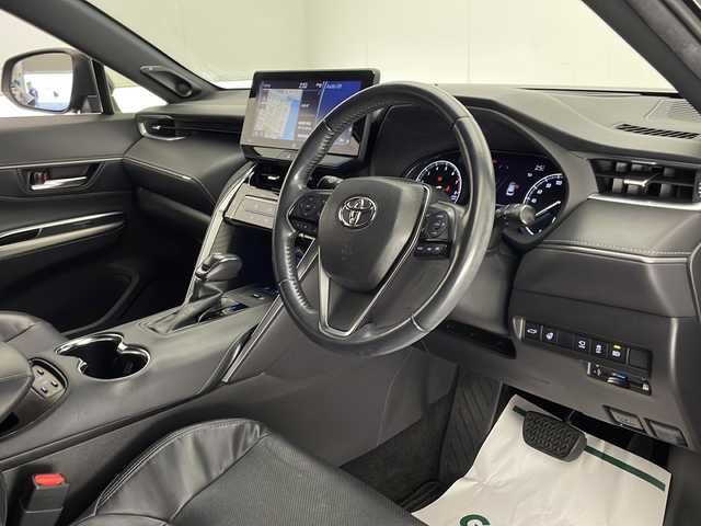 トヨタ ハリアー Z レザーパッケージ 宮崎県 2020(令2)年 4.9万km ブラック 禁煙車/トヨタセーフティセンス/純正12.3型ディスプレイオーディオナビTV/（T-connect/Bluetooth/AUX/HDMI/FMAM/フルセグTV)/純正JBLプレミアムサウンドシステム/純正ビルトイン2.0ETC/純正スカッフプレートイルミ/純正オートアラーム/純正LEDオートライト/純正LEDフォグ/純正19インチアルミ/純正フロアマット/黒本革シート/パノラミックビューモニター/アダプティブクルーズコントロール/プリクラッシュセーフティ/オートマチックハイビーム/レーンディパーチャーアラート/ブラインドスポットモニター/クリアランスソナー/ヘッドアップディスプレイ/デジタルインナーミラー/電子パーキング/オートホールド/デュアルオートエアコン/パワーバックドア/パワーチルトステアリング/前席パワーシート/エアシート/本革巻ハンドル/スマートキー/プッシュエンジンスタート/新車時保証書/取扱い説明書