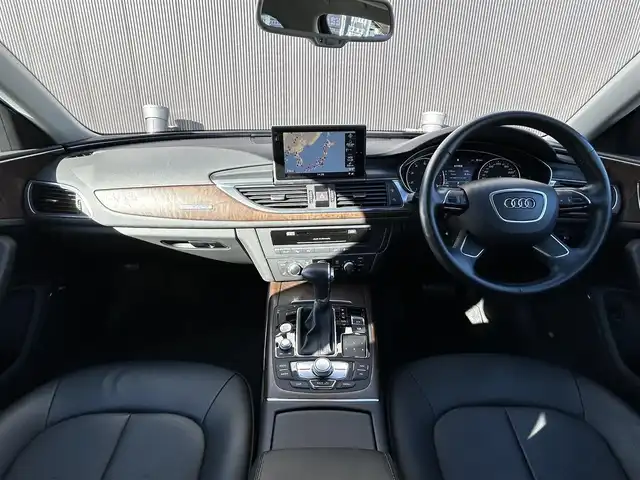 アウディ Ａ６ オールロードクワトロ 長野県 2015(平27)年 4.6万km パール ４ＷＤ/　当店買取車両/　エアサス/　ＢＯＳＥサウンド/　クルーズコントロール/　パワーシート/　シートヒーター/　黒革シート/　オートライト/　オートハイビーム/　ＥＴＣ/　ダウンヒルアシスト/　オートホールド/　純正ナビ/　エンジンスタートボタン