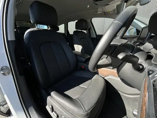 アウディ Ａ６ オールロードクワトロ 長野県 2015(平27)年 4.6万km パール ４ＷＤ/　当店買取車両/　エアサス/　ＢＯＳＥサウンド/　クルーズコントロール/　パワーシート/　シートヒーター/　黒革シート/　オートライト/　オートハイビーム/　ＥＴＣ/　ダウンヒルアシスト/　オートホールド/　純正ナビ/　エンジンスタートボタン