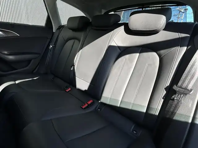 アウディ Ａ６ オールロードクワトロ 長野県 2015(平27)年 4.6万km パール ４ＷＤ/　当店買取車両/　エアサス/　ＢＯＳＥサウンド/　クルーズコントロール/　パワーシート/　シートヒーター/　黒革シート/　オートライト/　オートハイビーム/　ＥＴＣ/　ダウンヒルアシスト/　オートホールド/　純正ナビ/　エンジンスタートボタン