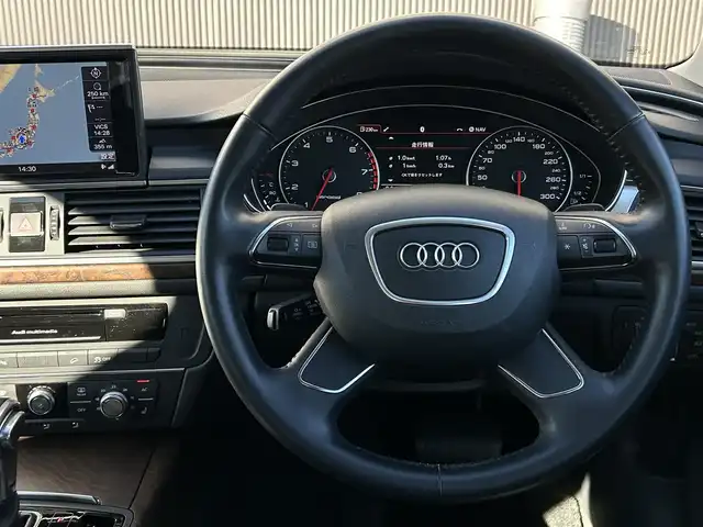 アウディ Ａ６ オールロードクワトロ 長野県 2015(平27)年 4.6万km パール ４ＷＤ/　当店買取車両/　エアサス/　ＢＯＳＥサウンド/　クルーズコントロール/　パワーシート/　シートヒーター/　黒革シート/　オートライト/　オートハイビーム/　ＥＴＣ/　ダウンヒルアシスト/　オートホールド/　純正ナビ/　エンジンスタートボタン