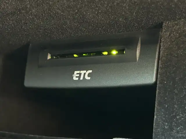 アウディ Ａ６ オールロードクワトロ 長野県 2015(平27)年 4.6万km パール ４ＷＤ/　当店買取車両/　エアサス/　ＢＯＳＥサウンド/　クルーズコントロール/　パワーシート/　シートヒーター/　黒革シート/　オートライト/　オートハイビーム/　ＥＴＣ/　ダウンヒルアシスト/　オートホールド/　純正ナビ/　エンジンスタートボタン