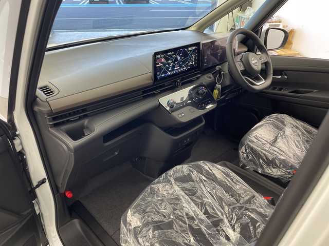 日産 セレナ e－パワー ハイウェイスター V 群馬県 2025(令7)年 0.1千km プリズムホワイト 禁煙車　登録済未使用車　純正１２．３型ナビ　純正後席モニター　全方位カメラ　プロパイロット　エマージェンシーブレーキ　ＢＭＳ　レーダークルーズ　オートハイビーム　ドライブレコーダー付電子ミラー