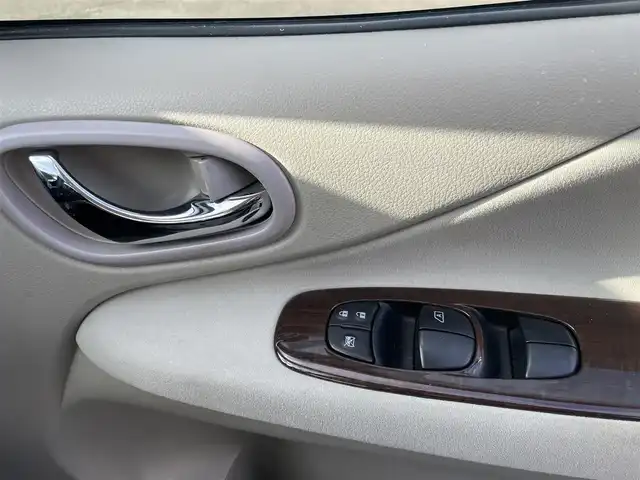 日産 セレナ 20G 島根県 2012(平24)年 11.1万km ブリリアントホワイトパール 純正ナビ　/ＤＶＤ再生　/ＥＴＣ　/クルーズコントロール　/全方位カメラ　/前後コーナーセンサー　/両側パワースライドドア　/後席モニター　/スマートキー　/プッシュスタート　/純正フロアマット