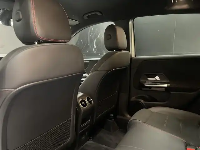 メルセデス・ベンツ Ｂ１８０ AMGライン 群馬県 2020(令2)年 4.3万km ポーラホワイト ワンオーナー /レーダーセーフティ パッケージ/純正ナビ/バックカメラ/コーナーセンサー/マルチビームLEDヘッドライト/ハーフレザーシート/シートヒーター/フルセグTV/ETC2.0/純正18インチAW/スマートキー /BT/USB/純正フロアマット/禁煙車/電動リアゲート